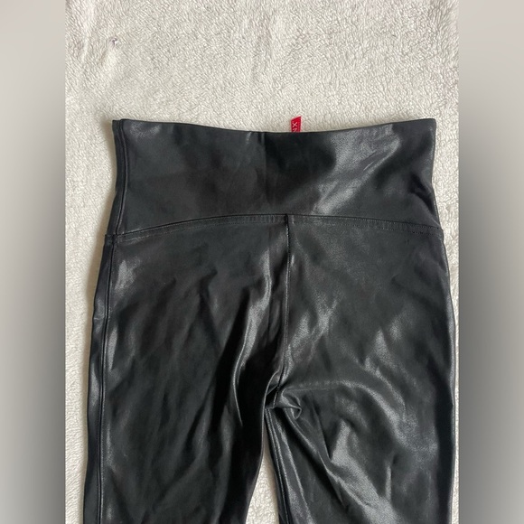 Spanx Faux Leather Leggings Size Medium - Picture 5 of 9